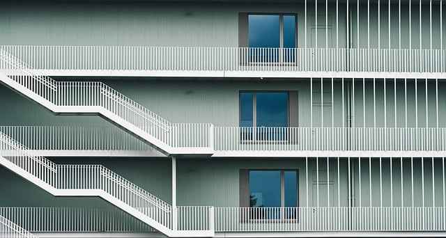 Olejowane czy lakierowane drzwi drewniane – trwałość i pielęgnacja