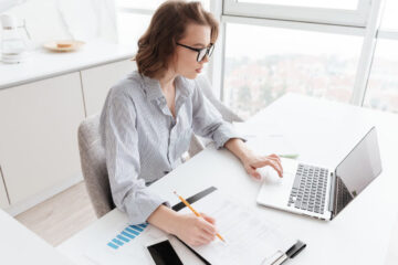 Czemu warto przekazać księgowe sprawy do profesjonalnego biura
