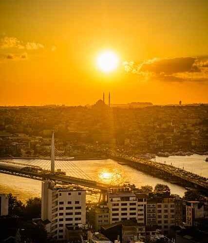 Jak konserwować elementy plastikowe przyczepy w sezonie słonecznym – ochrona UV i trwałość